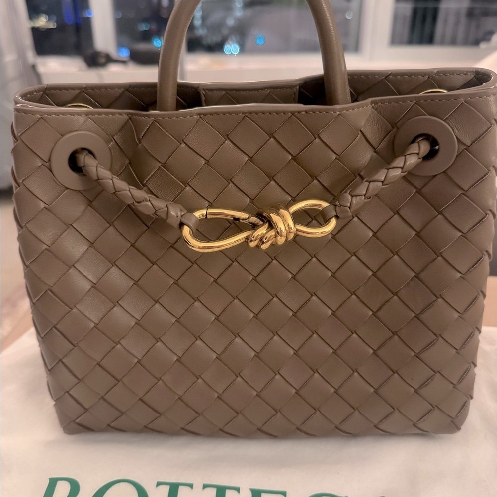 BOTTEGA VENETA
Andiamo small intrecciato leather tote - Picture 3 of 11